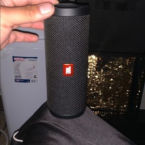 JBL Flip 4 waterproof speaker